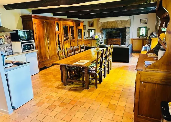 Maison Traditionnelle Bretonne Proche De La Mer
