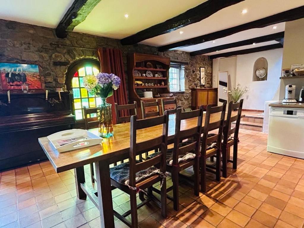 Holiday home Maison Traditionnelle Bretonne Proche De La Quemper-Guezennec